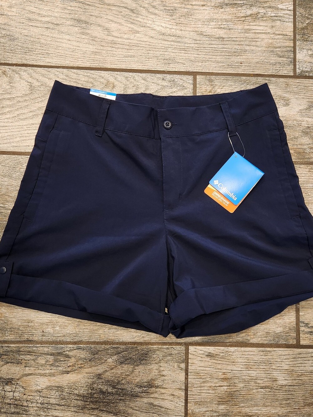 Columbia Women's Navy Roll-Cuff Outdoor Shorts